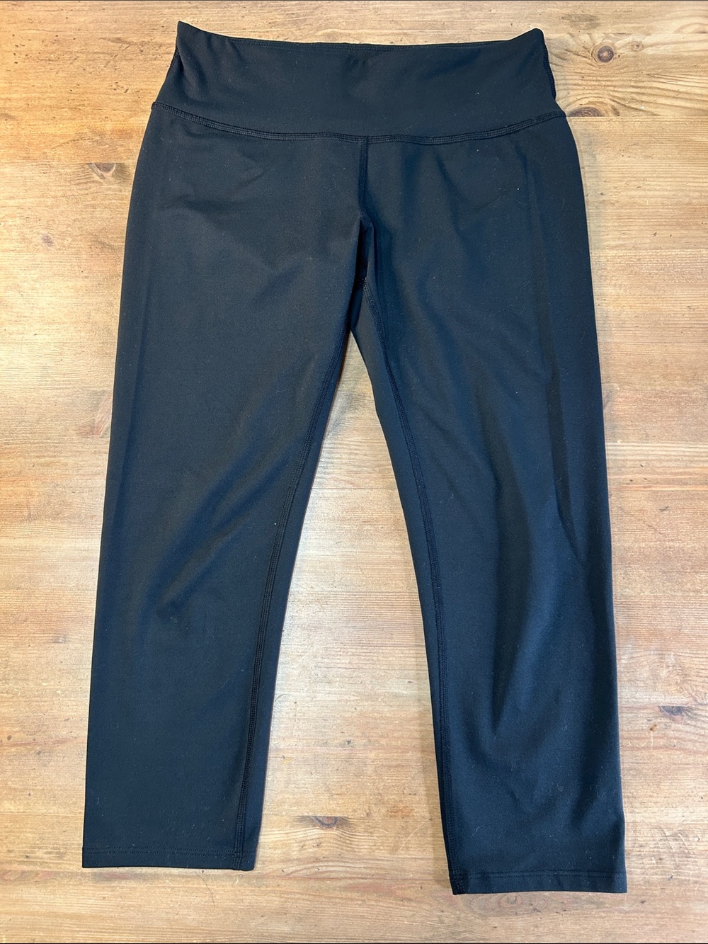 REI Co-op Women’s Black 20” Inseam Capri leggings with hidden pocket, size S